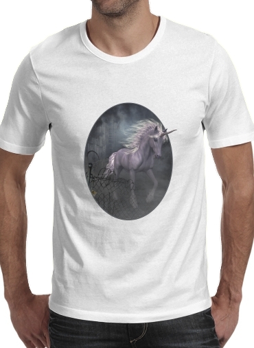  A dreamlike Unicorn walking through a destroyed city para Manga curta T-shirt homem em torno do pescoço