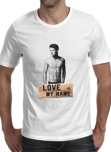  Jeremy Irvine Love is my name para Manga curta T-shirt homem em torno do pescoço
