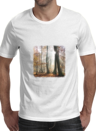  Sun rays in a mystic misty forest para Manga curta T-shirt homem em torno do pescoço