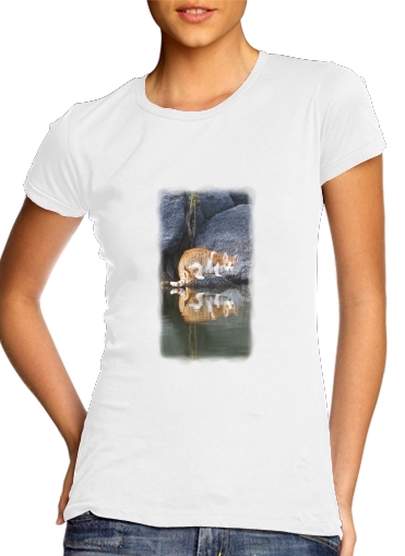  Cat Reflection in Pond Water para T-shirt branco das mulheres