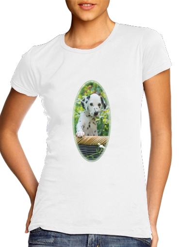  Filhote de cachorro dálmata em uma cesta para T-shirt branco das mulheres