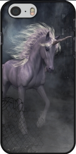 Capa A dreamlike Unicorn walking through a destroyed city for Iphone 6 4.7